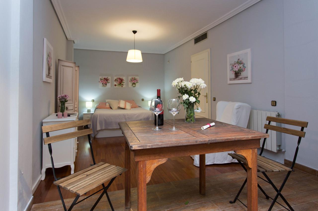 Svq Apartments - Patio Santa Cruz Севиля Екстериор снимка