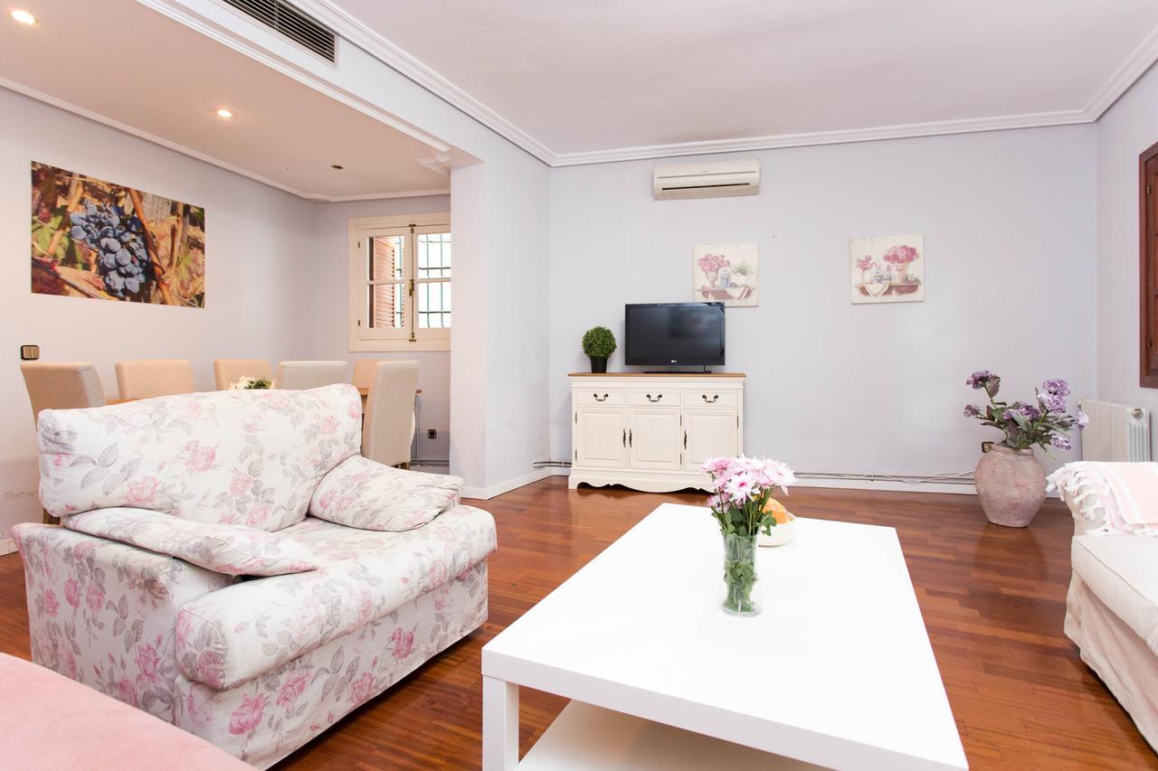 Svq Apartments - Patio Santa Cruz Севиля Екстериор снимка