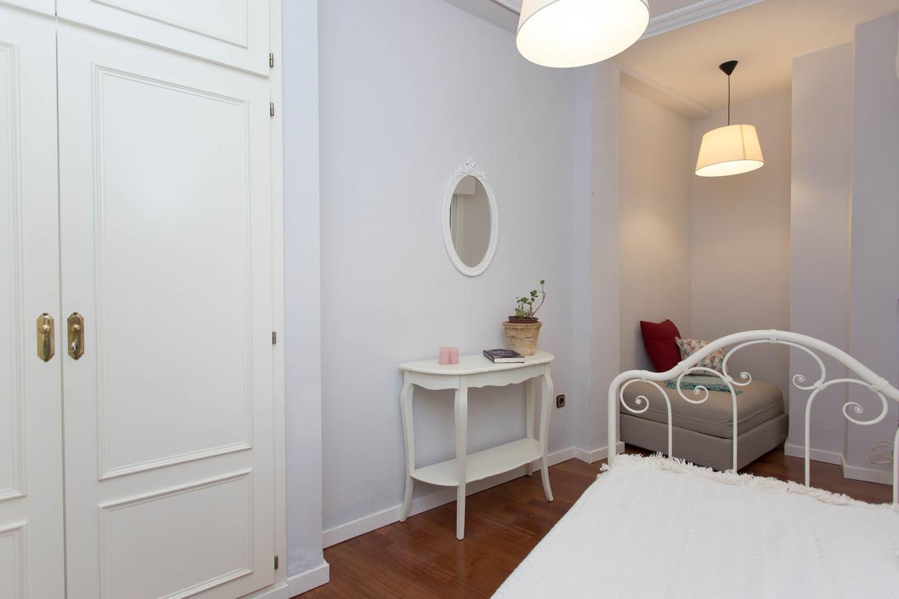 Svq Apartments - Patio Santa Cruz Севиля Екстериор снимка